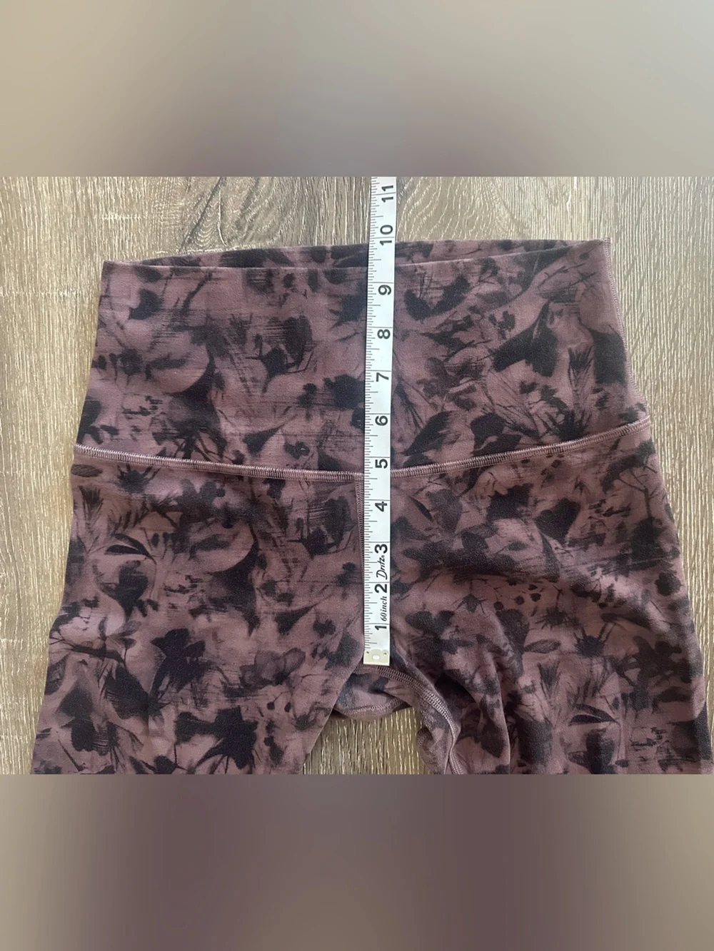 lululemon athletica - Mauve and Black Patterned Align Leggings - Size 6